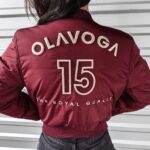 Kurtka damska logowana BOMBER OLAVOGA bordowa