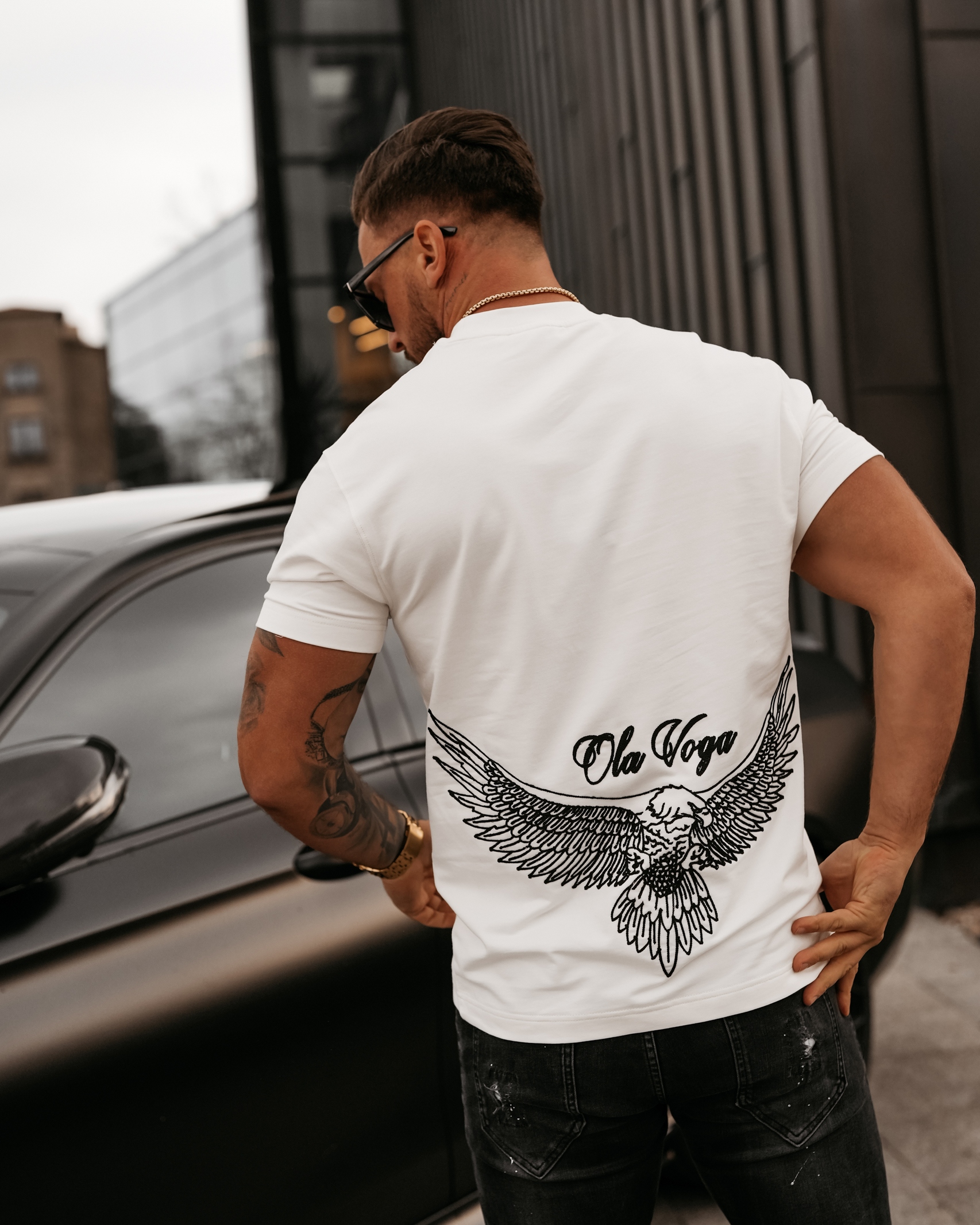 T-shirt męski z haftowanym logo STRENGHT OLAVOGA ecru