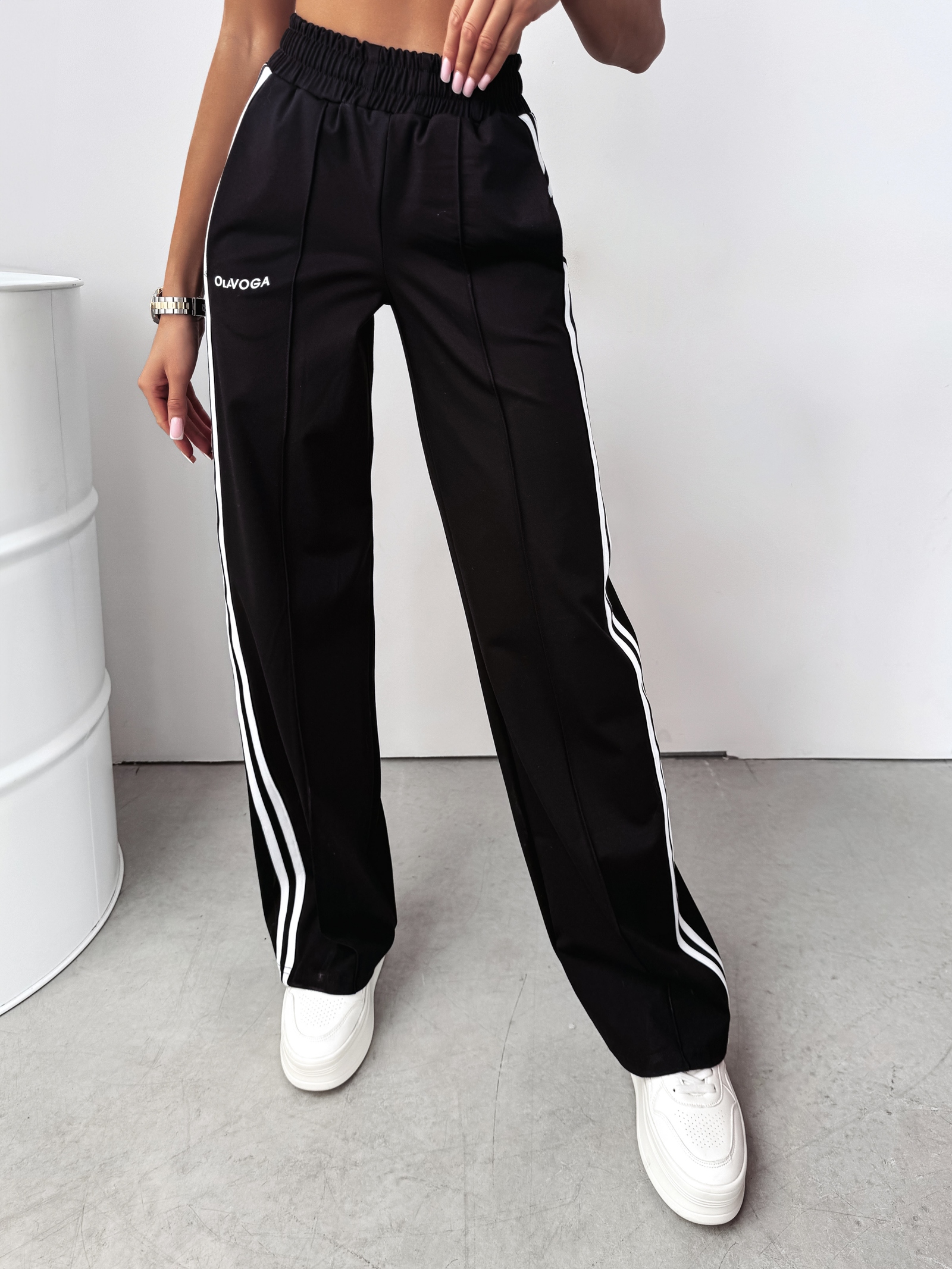 Spodnie z przeszyciami Neimy Ola Voga czarne