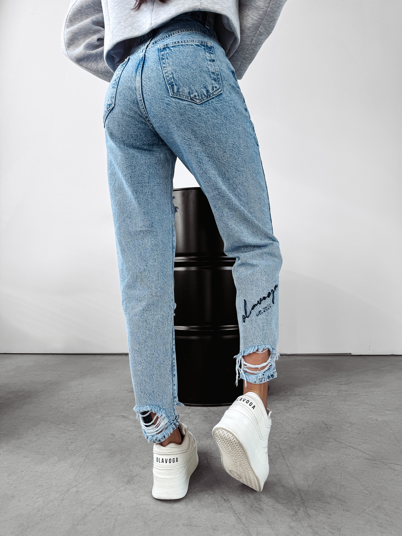 Spodnie mom jeans Mouse Ola Voga niebieskie Spodnie mom jeans Mouse Ola Voga niebieskie