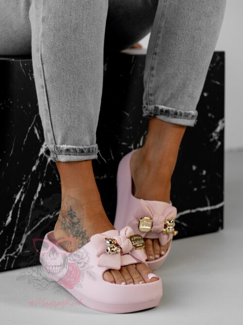 Klapki Madam Todi pudrowe