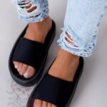 Klapki profilowane Madam Custo czarne