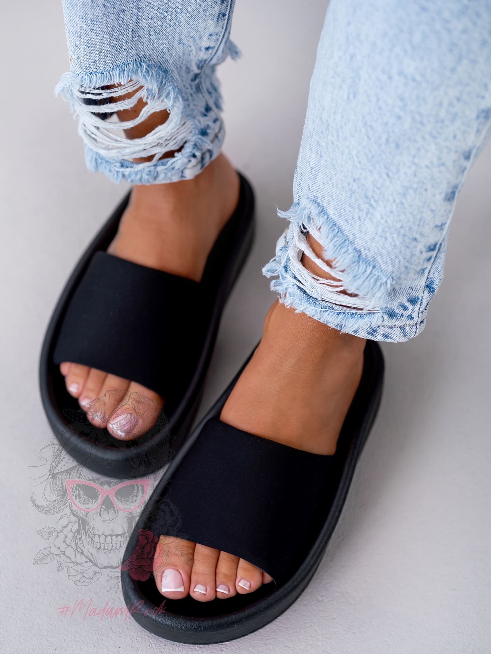 Klapki profilowane Madam Custo czarne