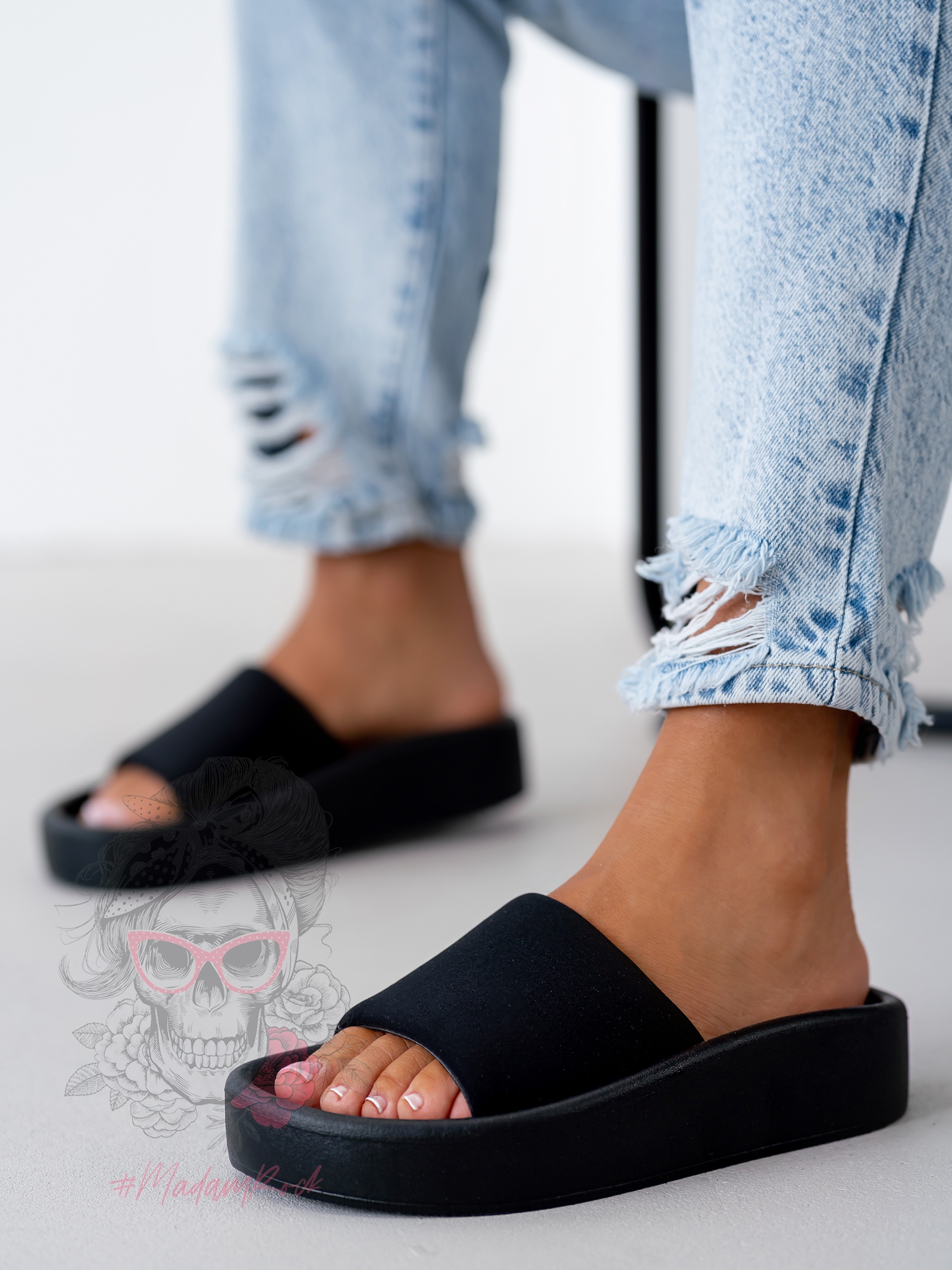 Klapki profilowane Madam Custo czarne