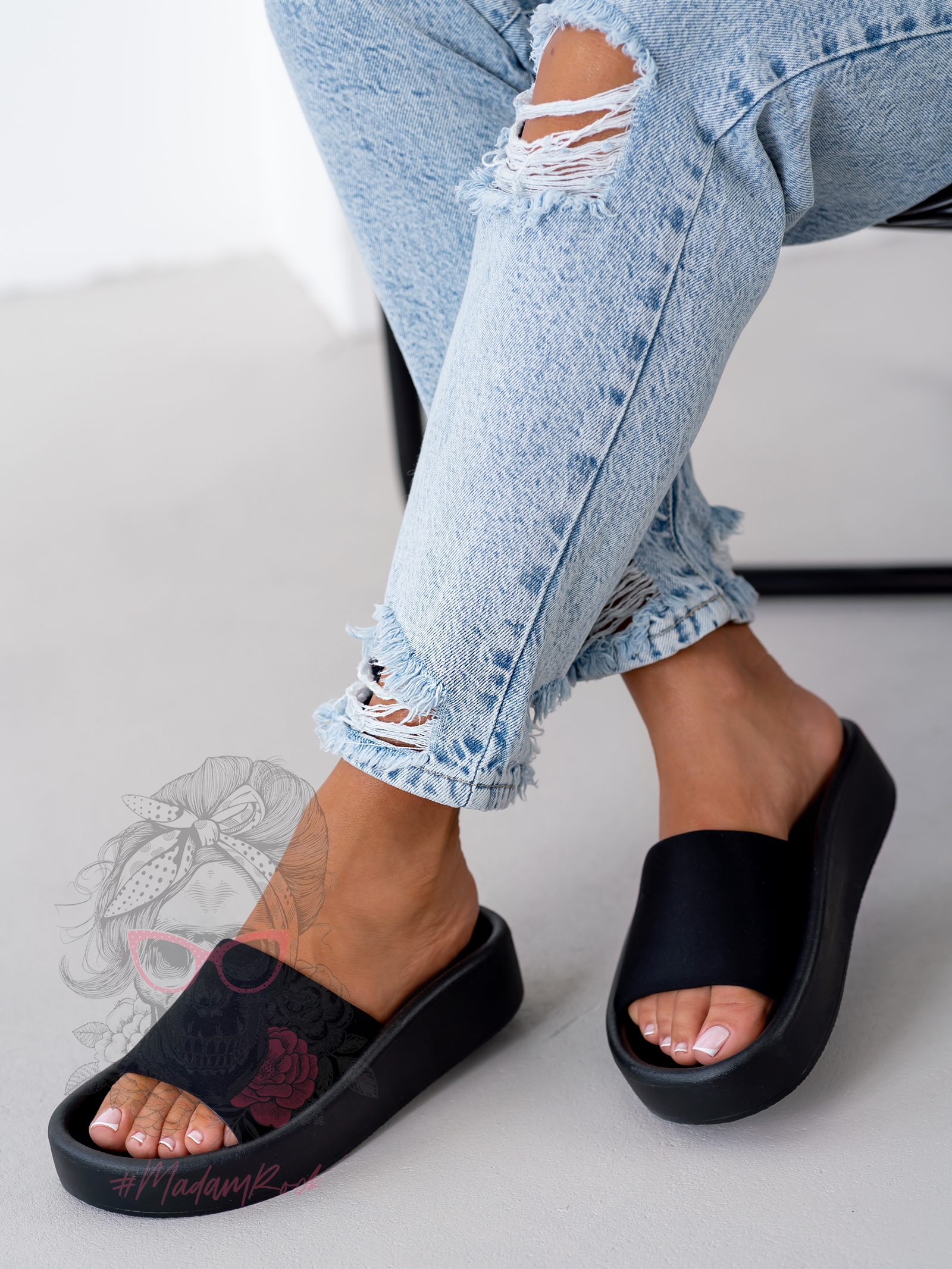 Klapki profilowane Madam Custo czarne