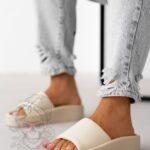 Klapki profilowane Madam Custo beżowe