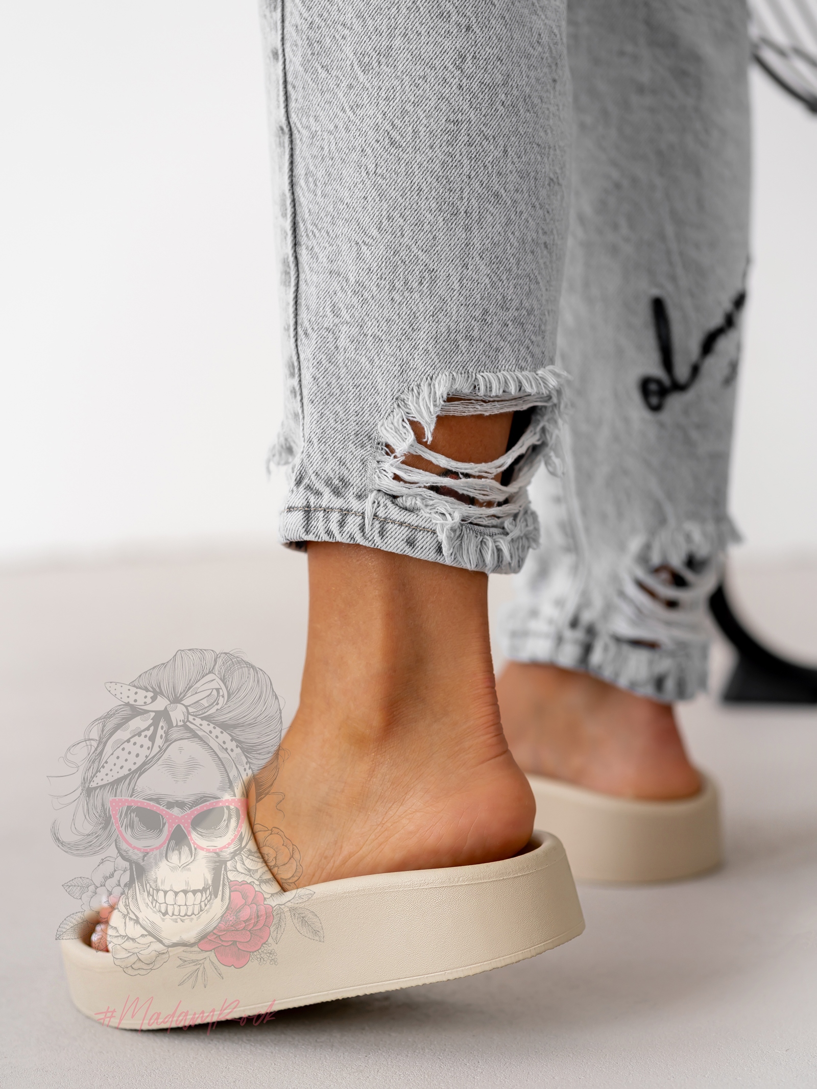 Klapki profilowane Madam Custo beżowe Klapki profilowane Madam Custo beżowe