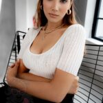 Bluzka prążkowana Just biała