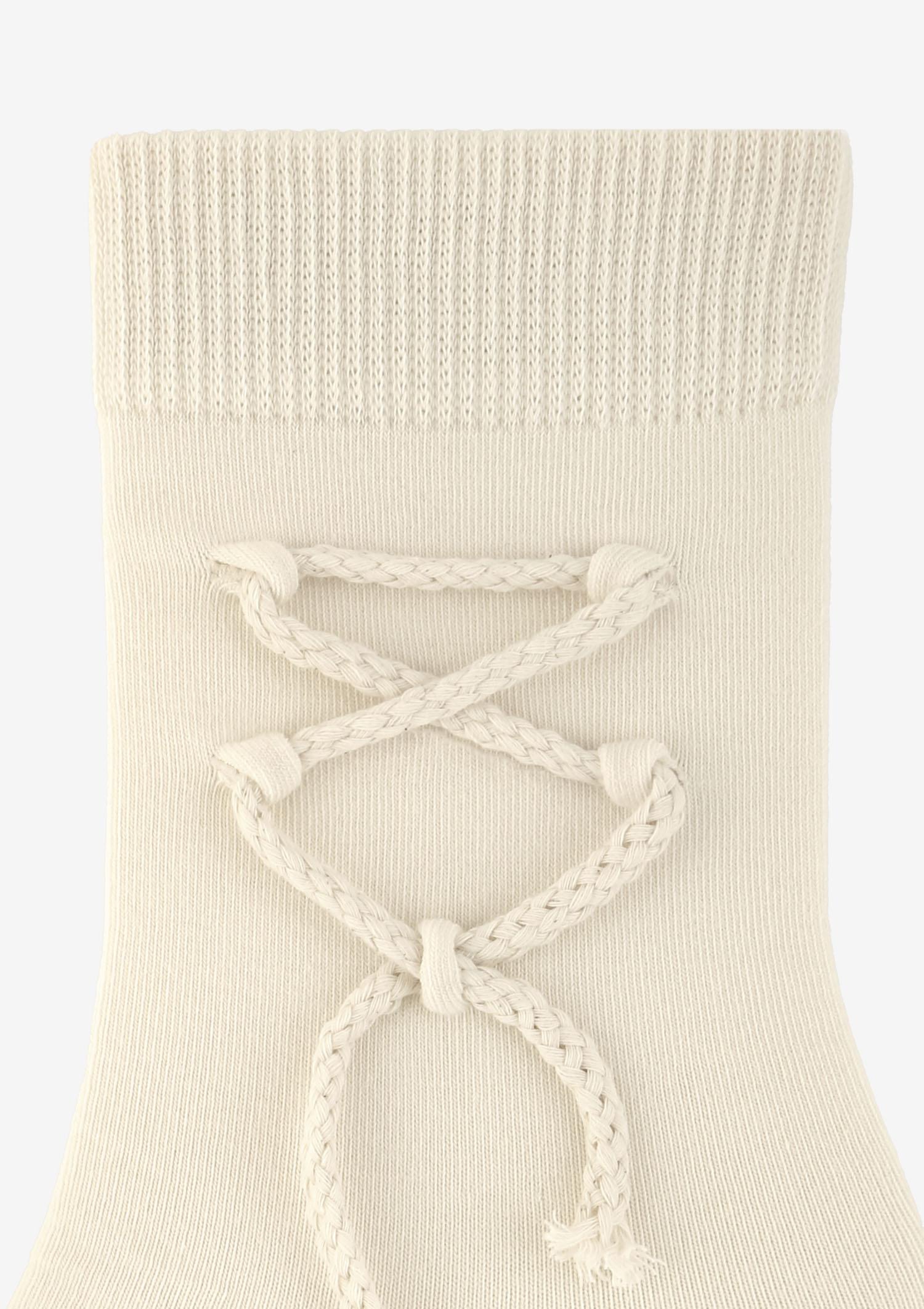 Skarpetki damskie z plecionką ecru Skarpetki damskie z plecionką ecru