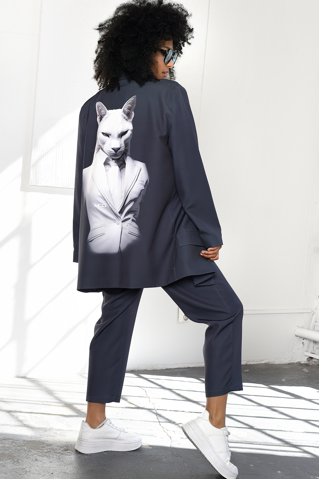 Marynarka z aplikacją MC ElegantCat grafitowa