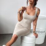 Sukienka przylegająca VALENTINE Ola Voga beżowa