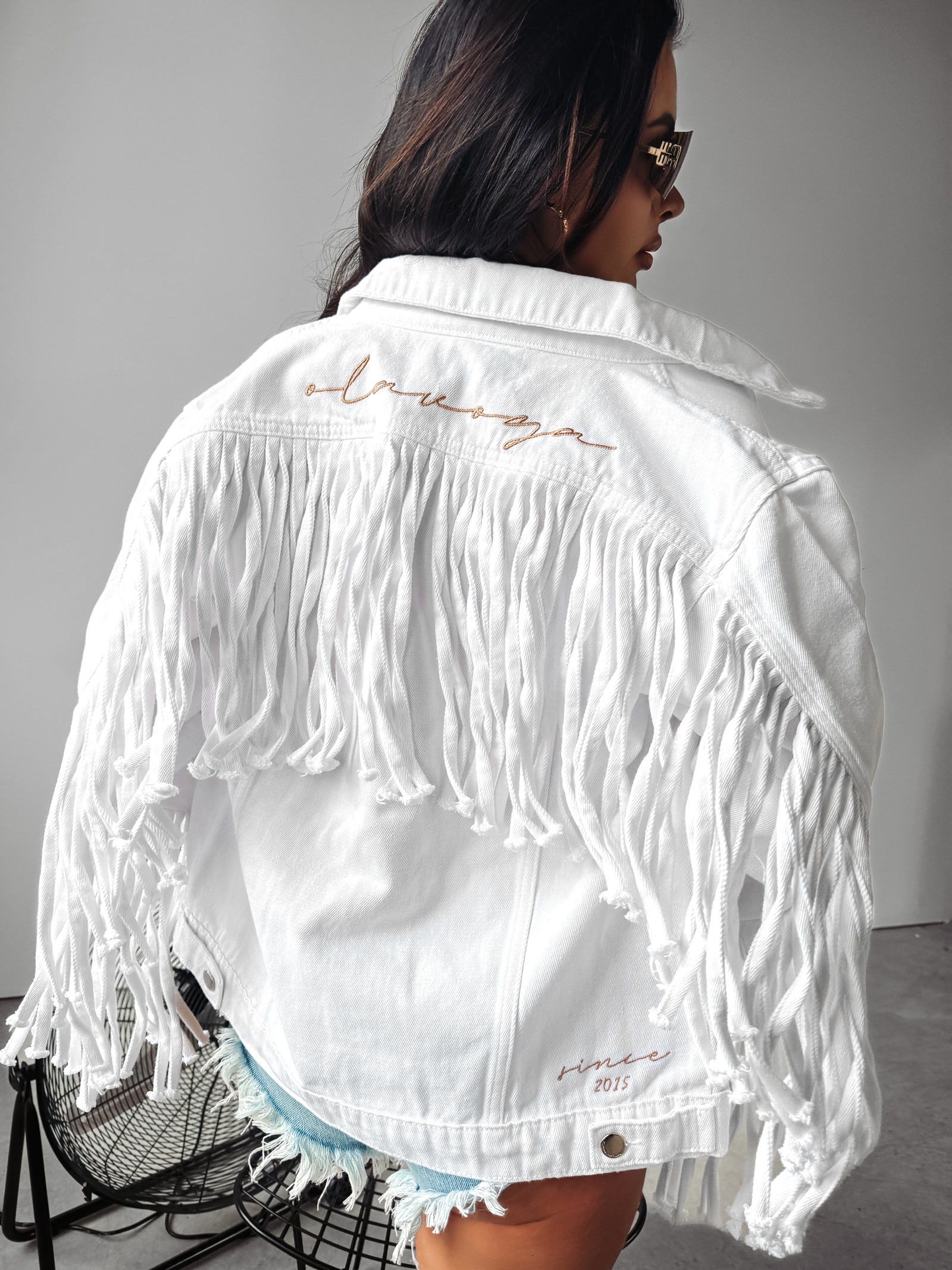 Kurtka jeansowa z frędzlami SANIL Ola Voga biała Kurtka jeansowa z frędzlami SANIL Ola Voga biała