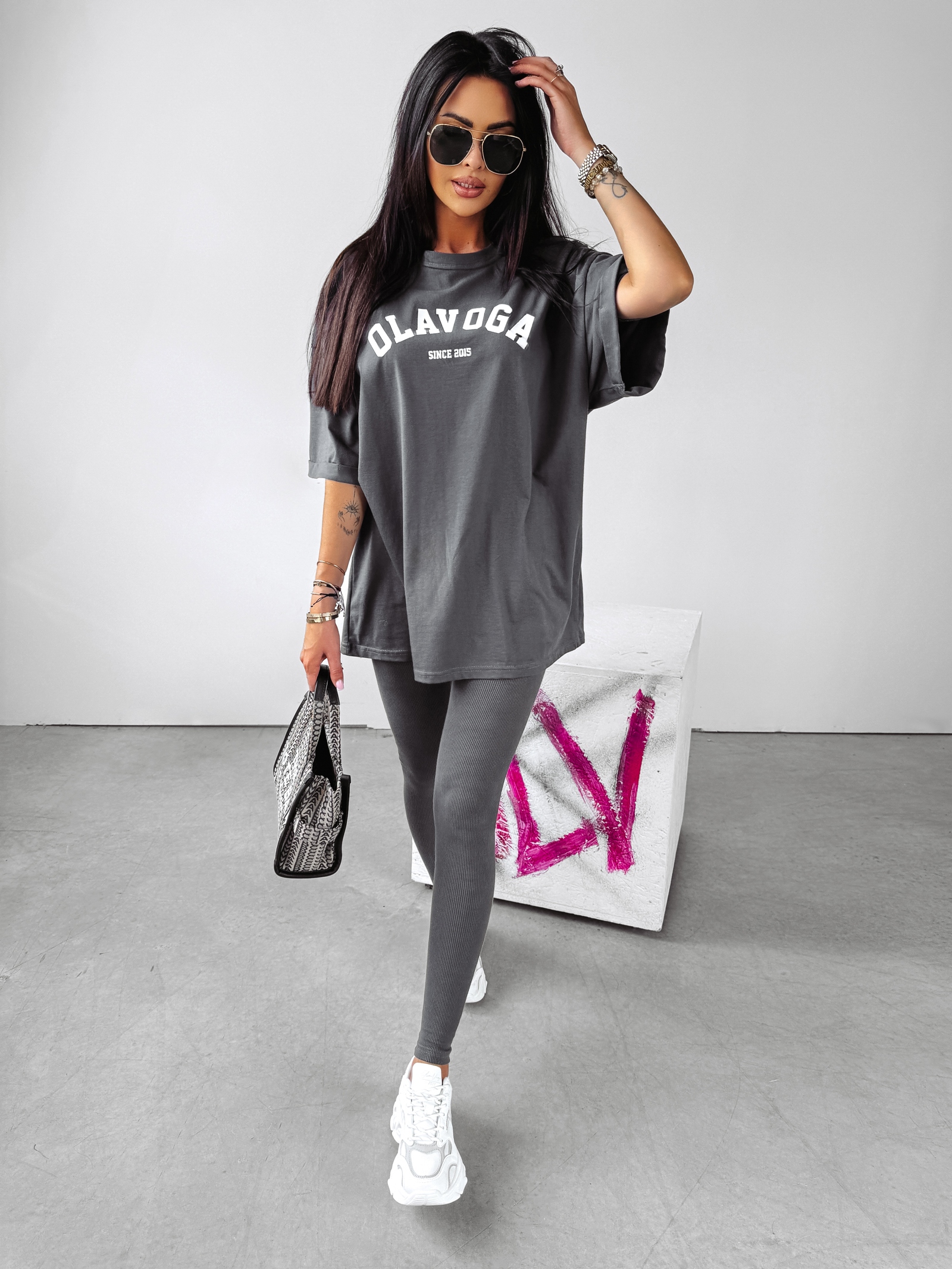 T-shirt oversize ROUGE Ola Voga grafitowy