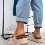 Klapki na platformie Madam Igizo jasnobeżowe