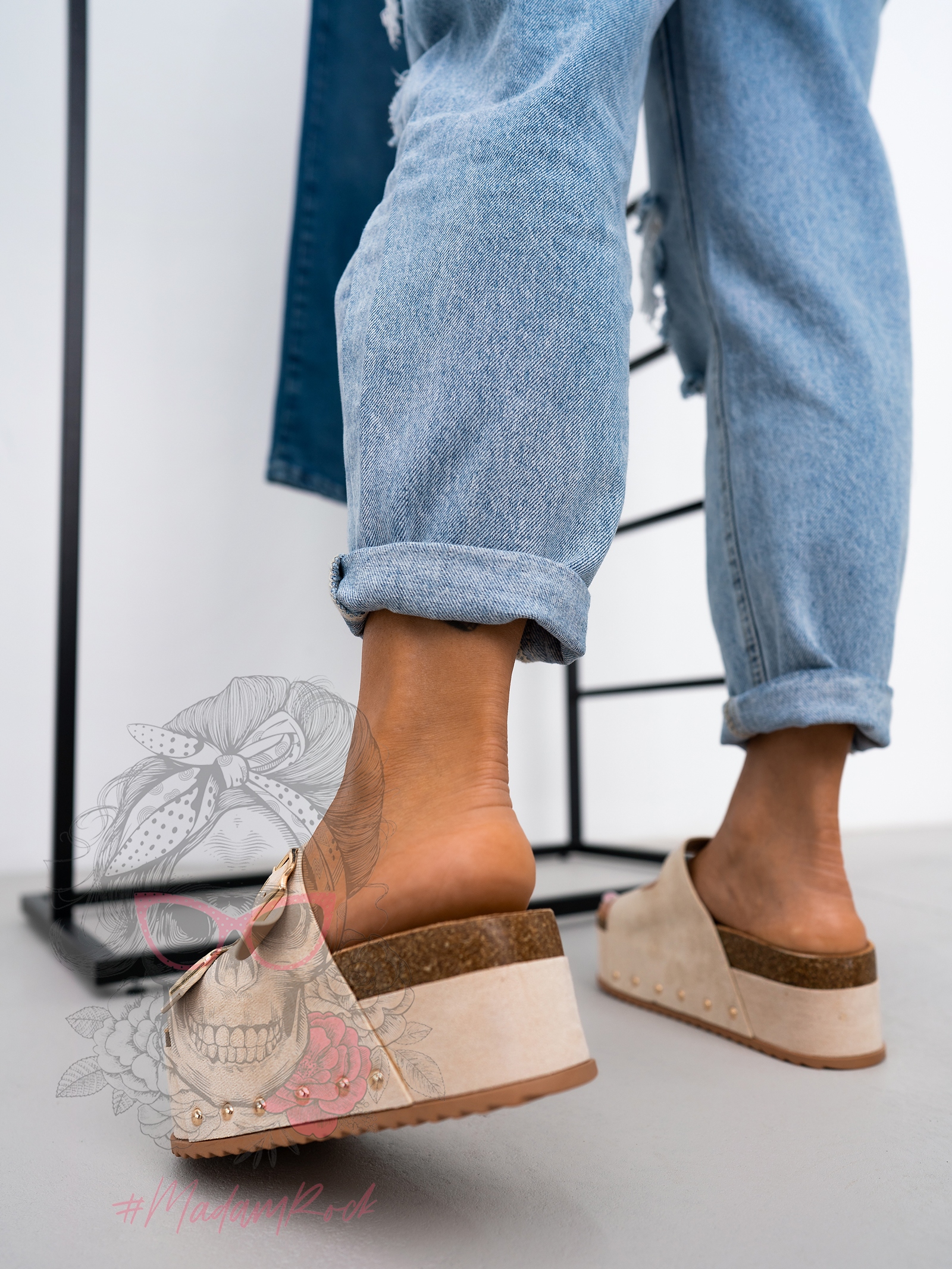 Klapki na platformie Madam Igizo jasnobeżowe