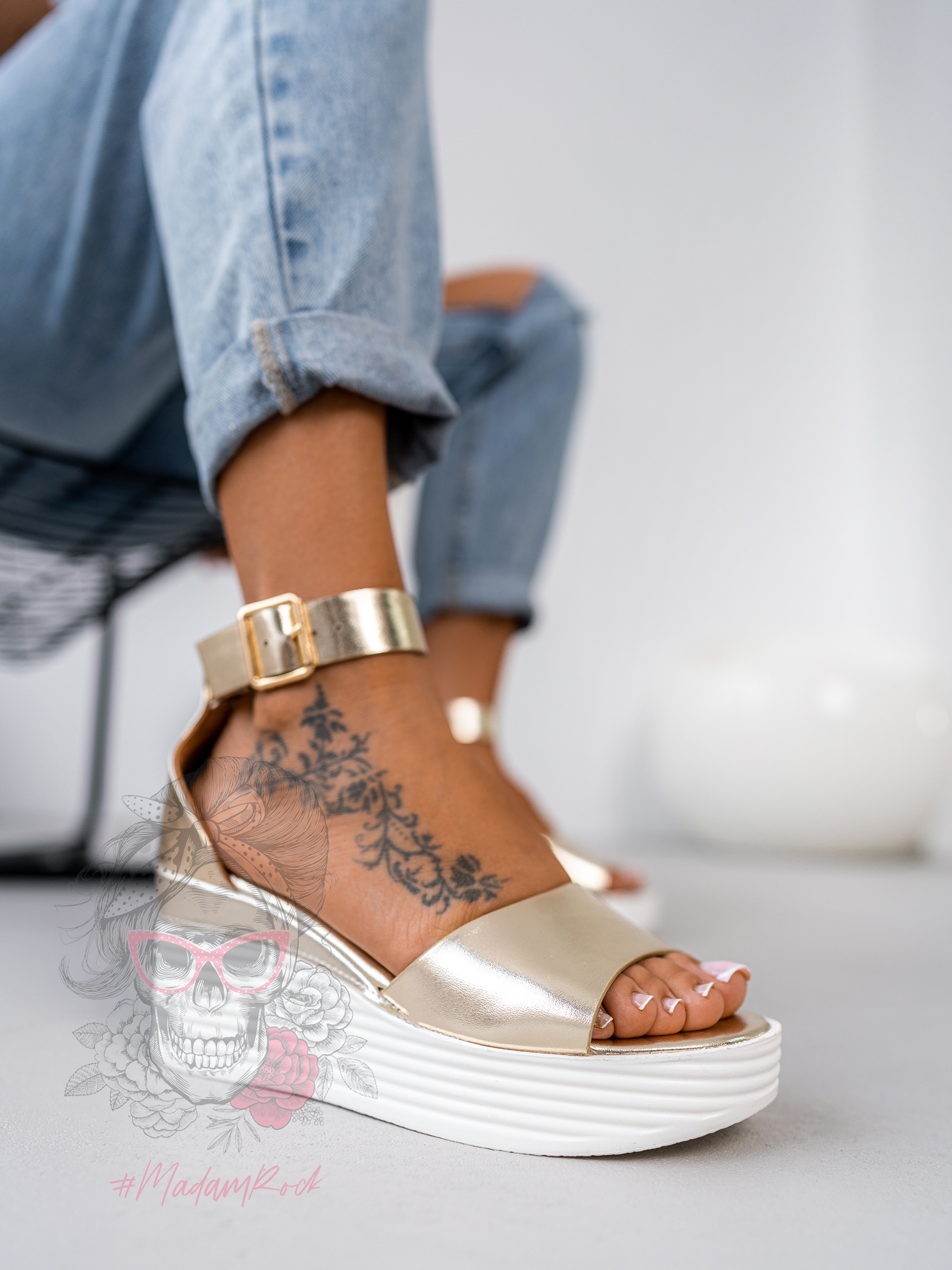 Sandały na koturnie Madam Alilo złote