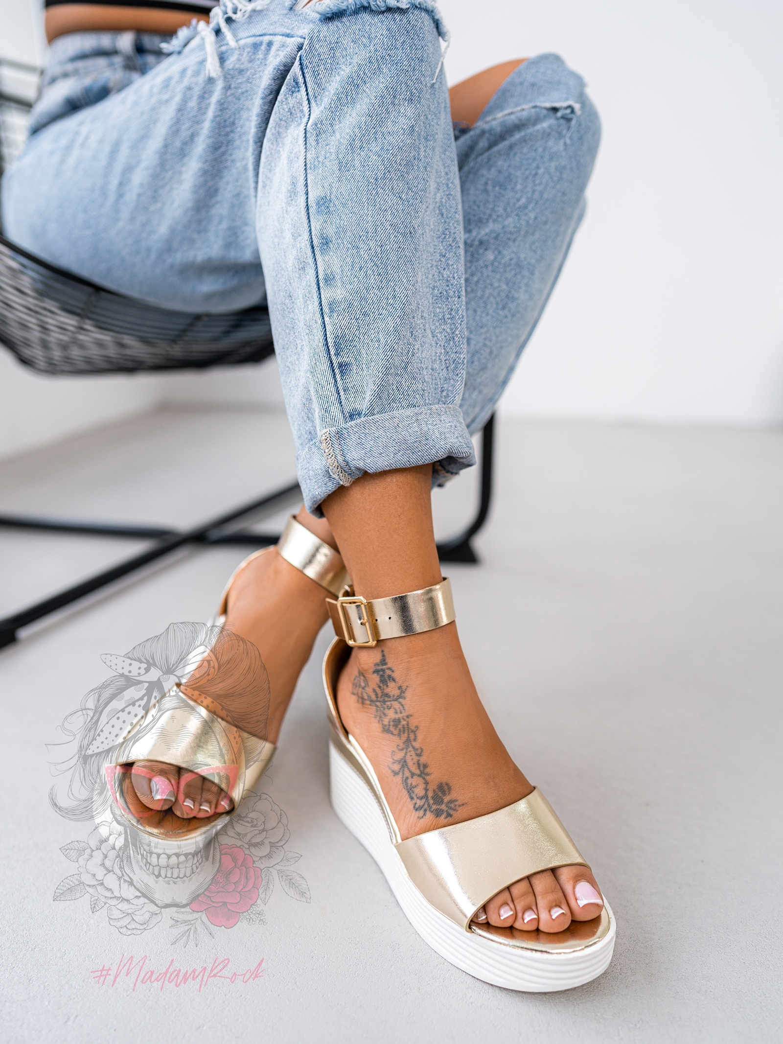 Sandały na koturnie Madam Alilo złote