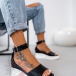 Sandały na koturnie Madam Alilo czarne