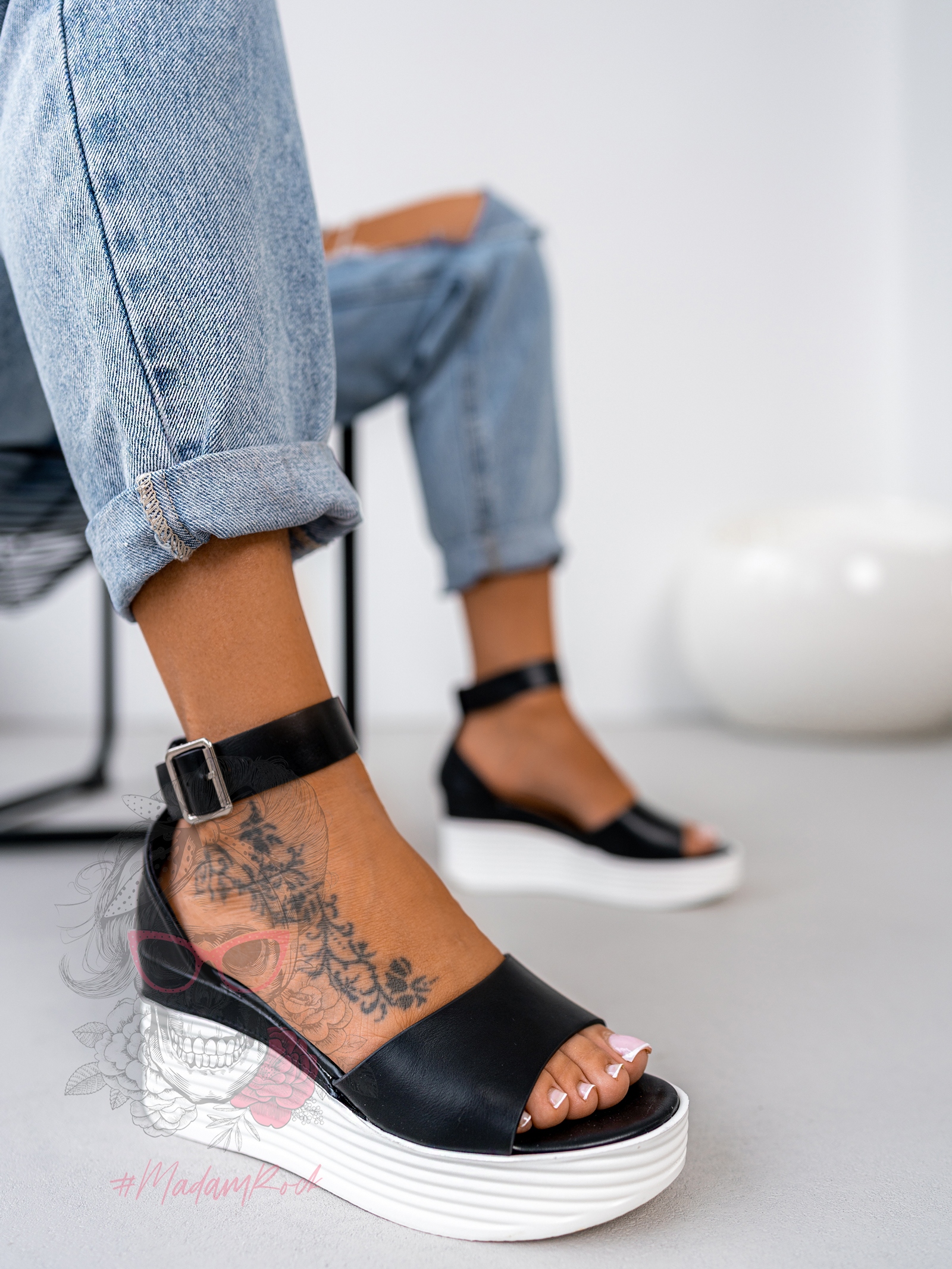 Sandały na koturnie Madam Alilo czarne