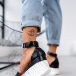 Sandały na koturnie Madam Alilo czarne