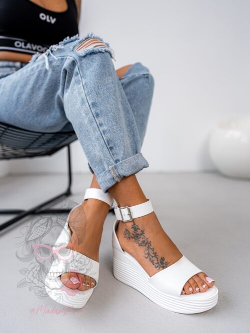 Sandały na koturnie Madam Alilo białe
