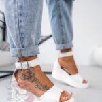 Sandały na koturnie Madam Alilo białe