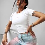 T-shirt taliowany Not Your Baby Ola Voga biały