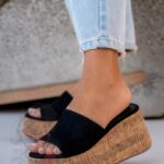 Klapki na korkowym koturnie Madam Nett czarne