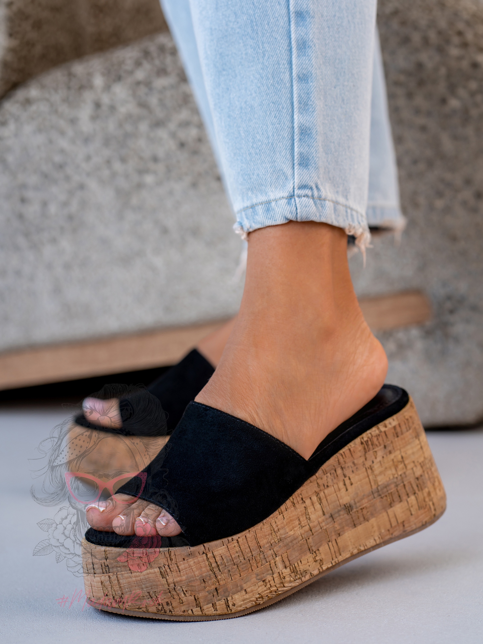 Klapki na korkowym koturnie Madam Nett czarne Klapki na korkowym koturnie Madam Nett czarne