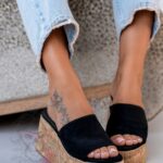 Klapki na korkowym koturnie Madam Nett czarne