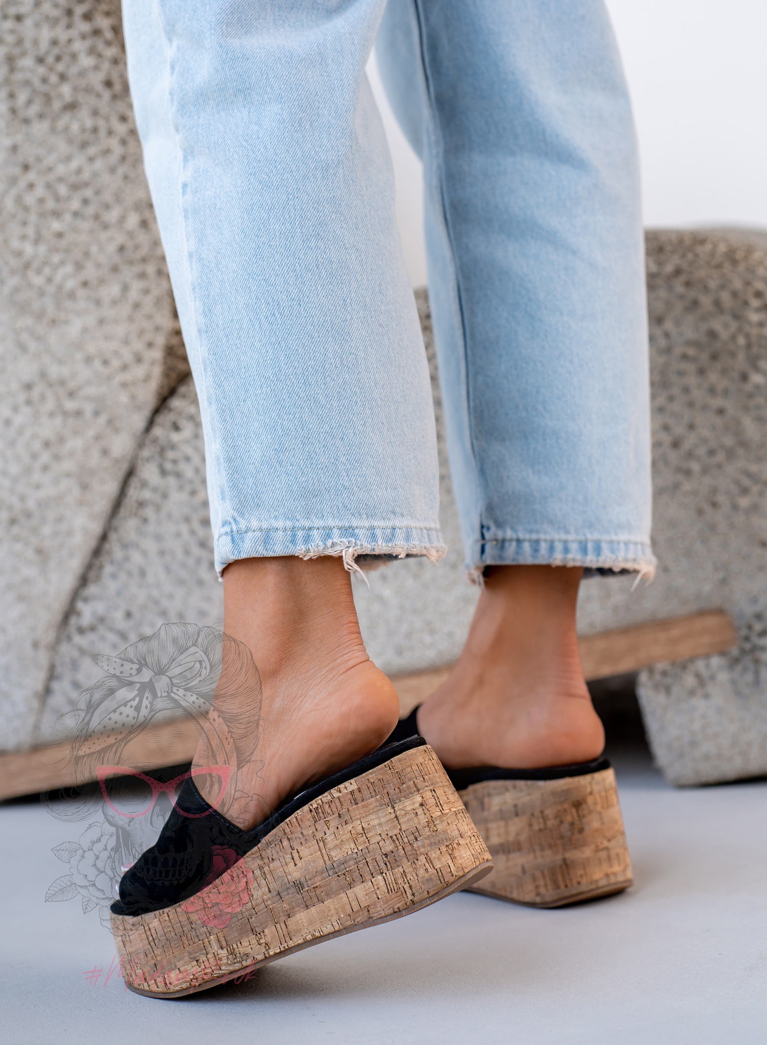 Klapki na korkowym koturnie Madam Nett czarne Klapki na korkowym koturnie Madam Nett czarne