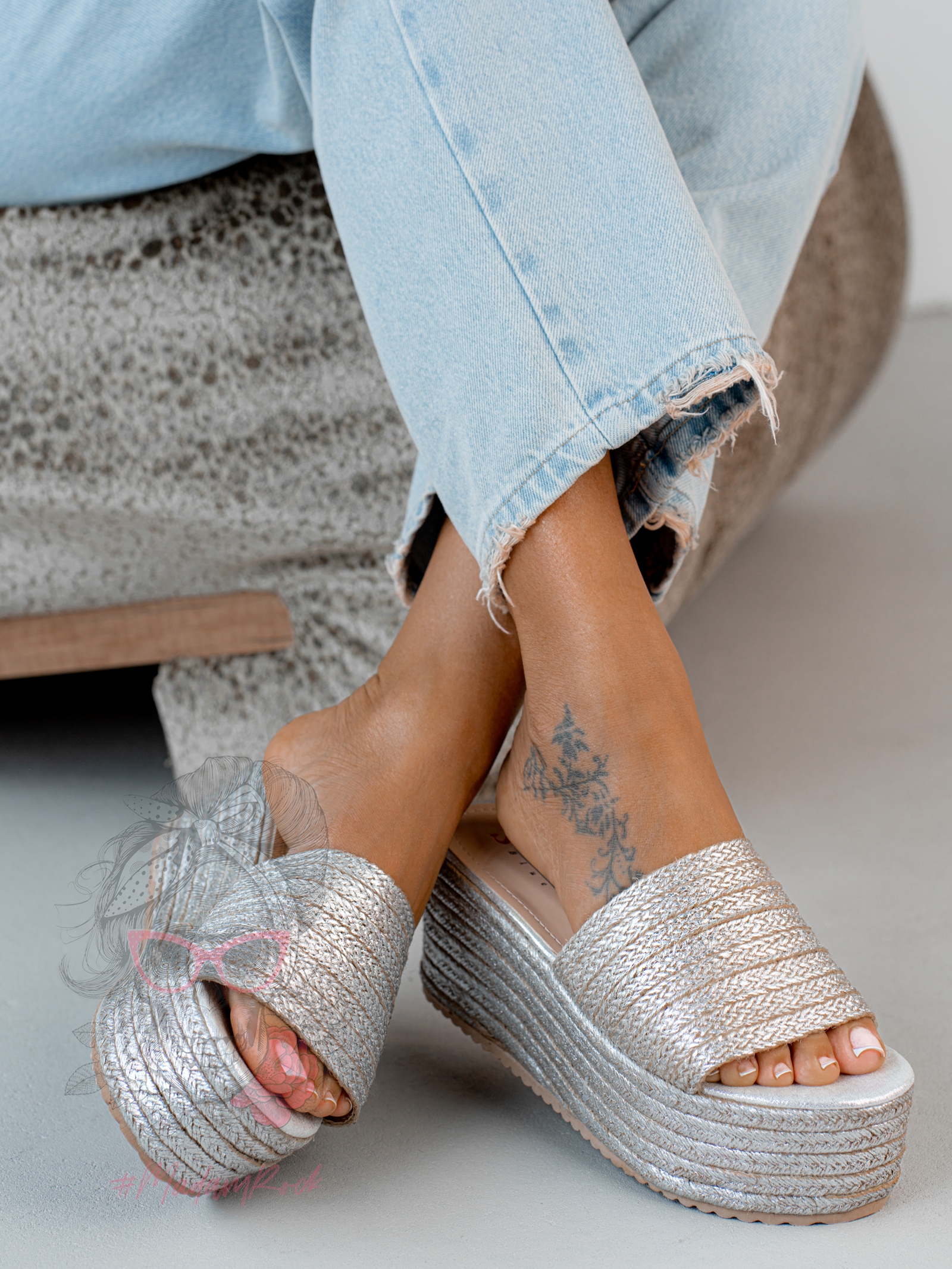 Klapki na platformie Madam Casas srebrne