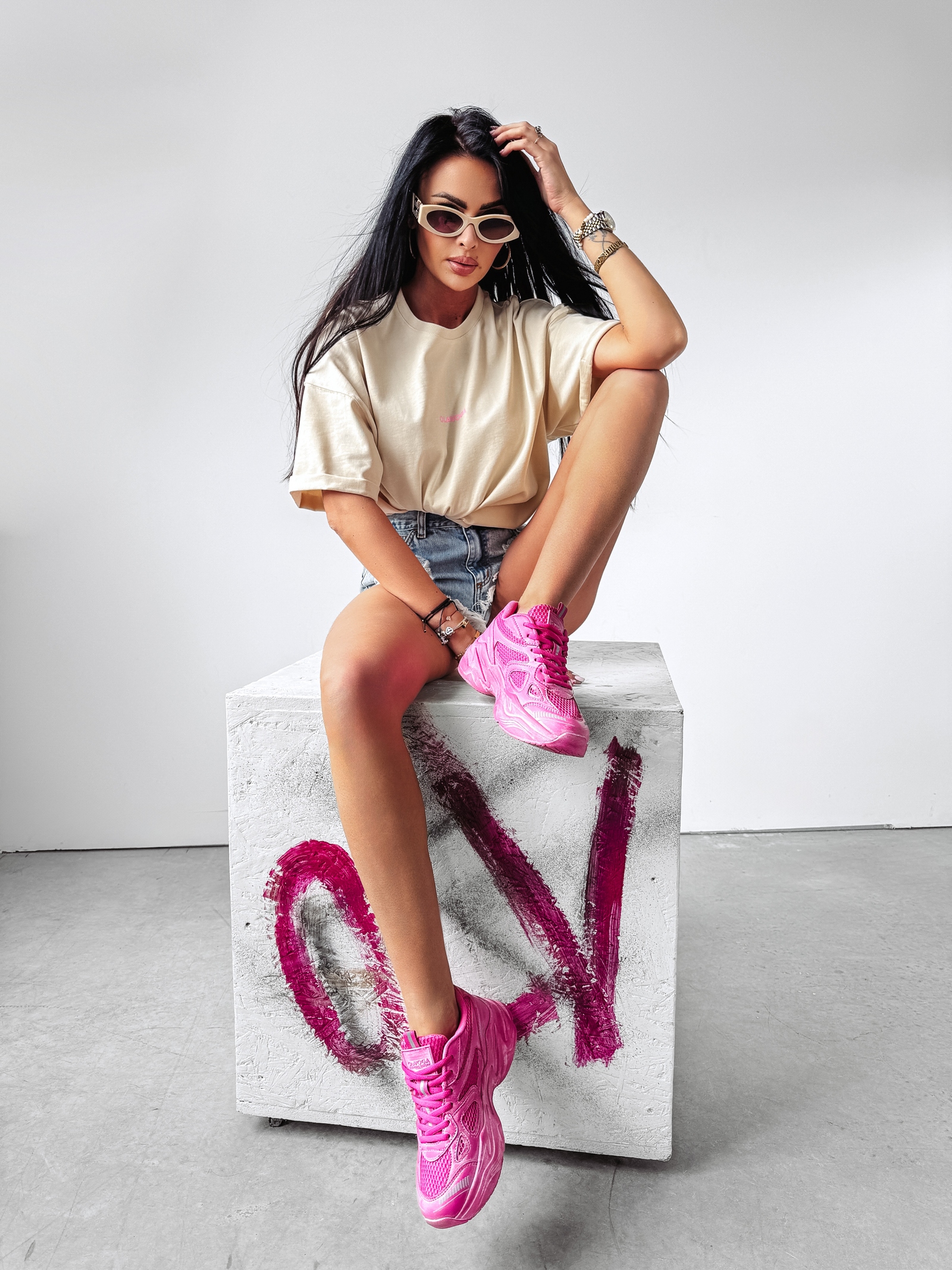 T-shirt oversize Graved Ola Voga beżowy