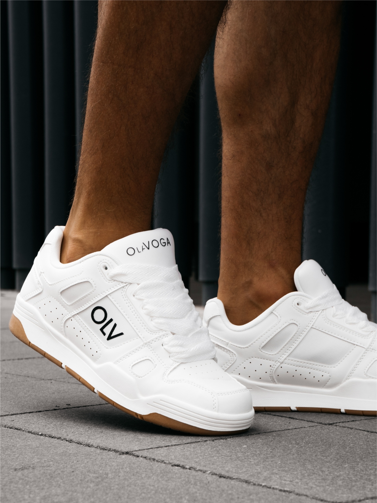 Buty sportowe męskie ASHER OLAVOGA białe