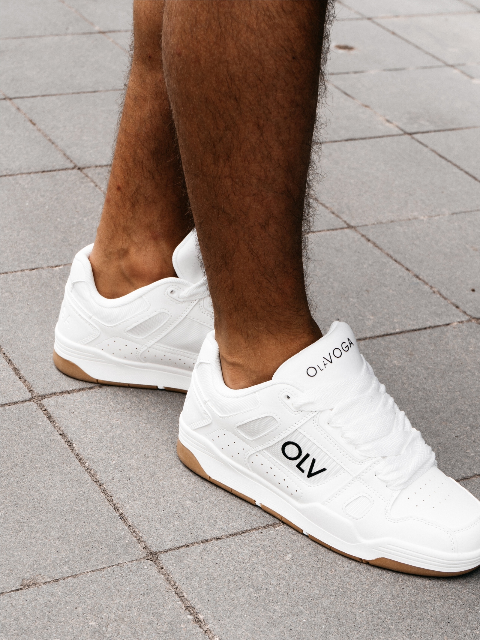 Buty sportowe męskie ASHER OLAVOGA białe