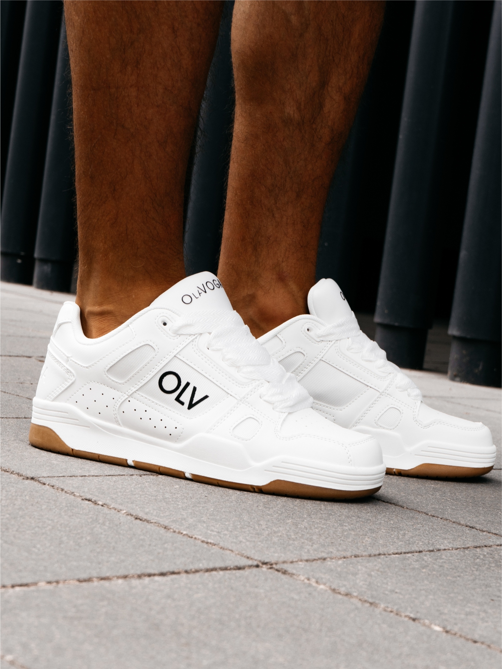 Buty sportowe męskie ASHER OLAVOGA białe