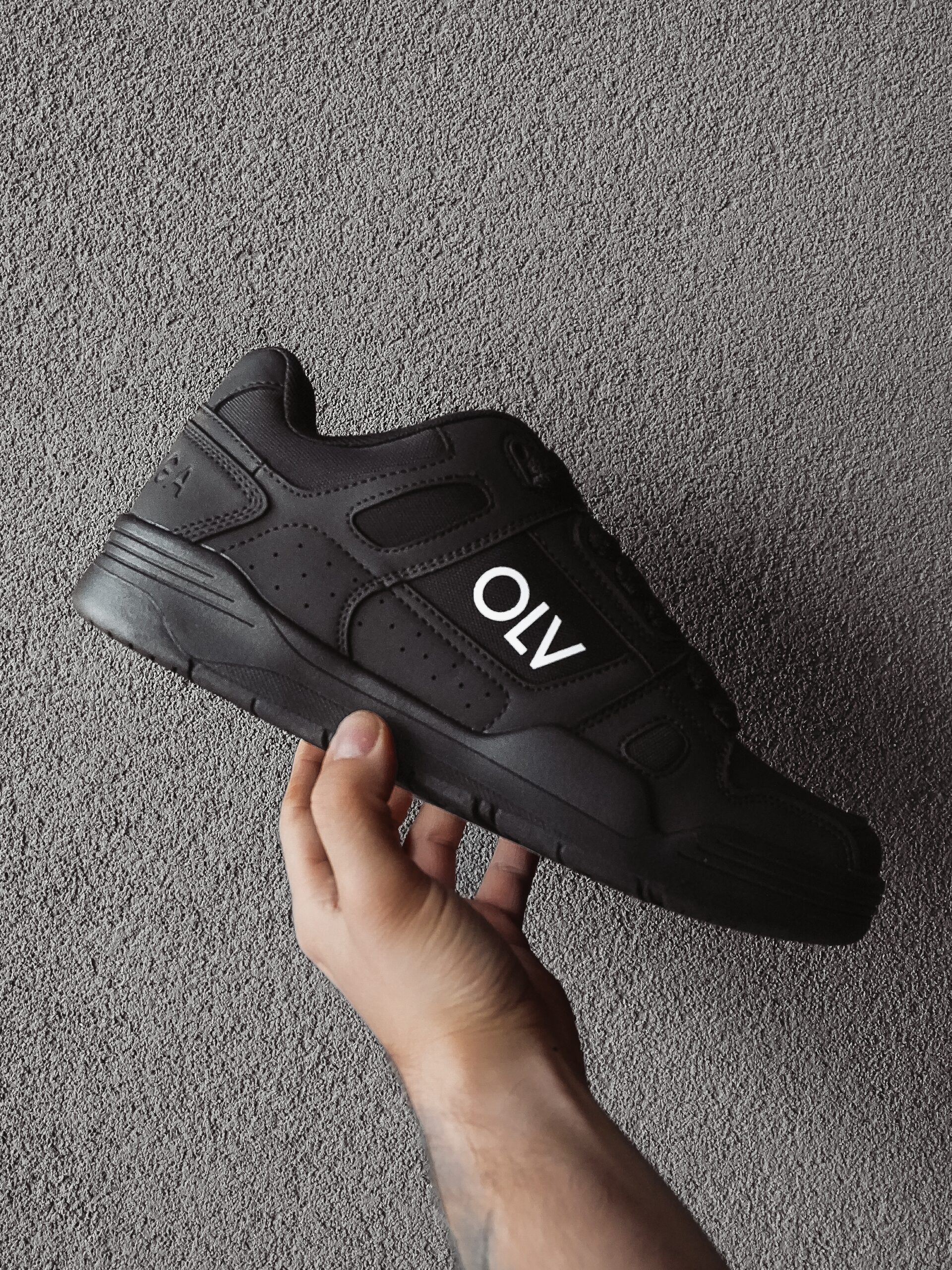 Buty sportowe męskie ASHER OLAVOGA czarne