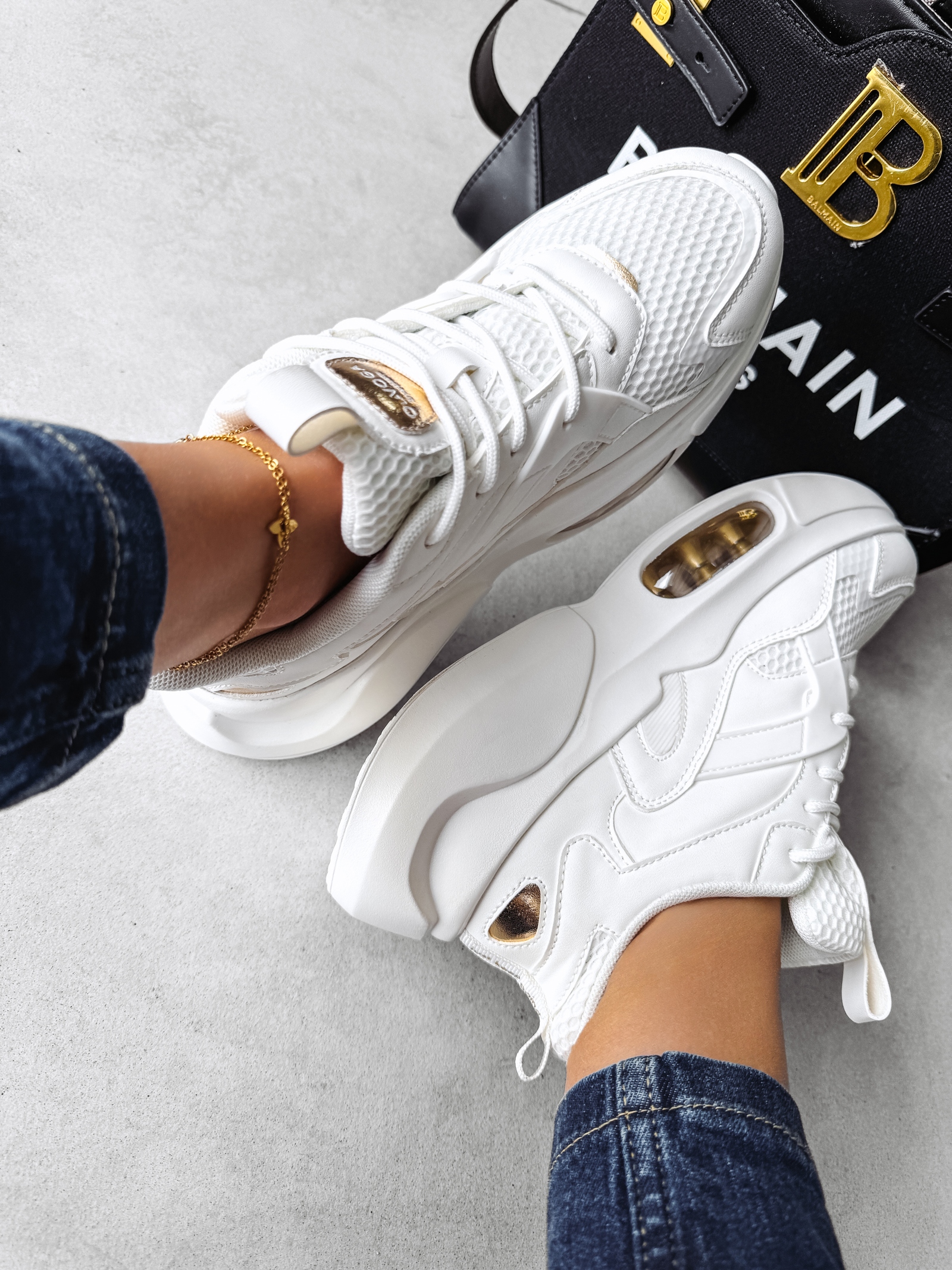 Buty sneakersy GHOST OLAVOGA białe