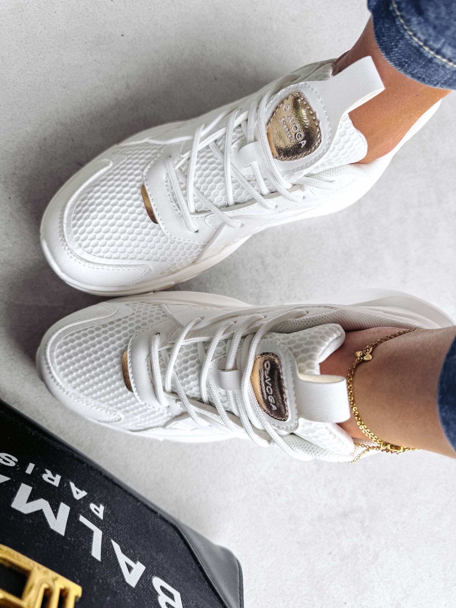 Buty sneakersy GHOST OLAVOGA białe