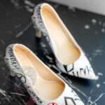 Skórzane czółenka szpilki Madam Chaos białe