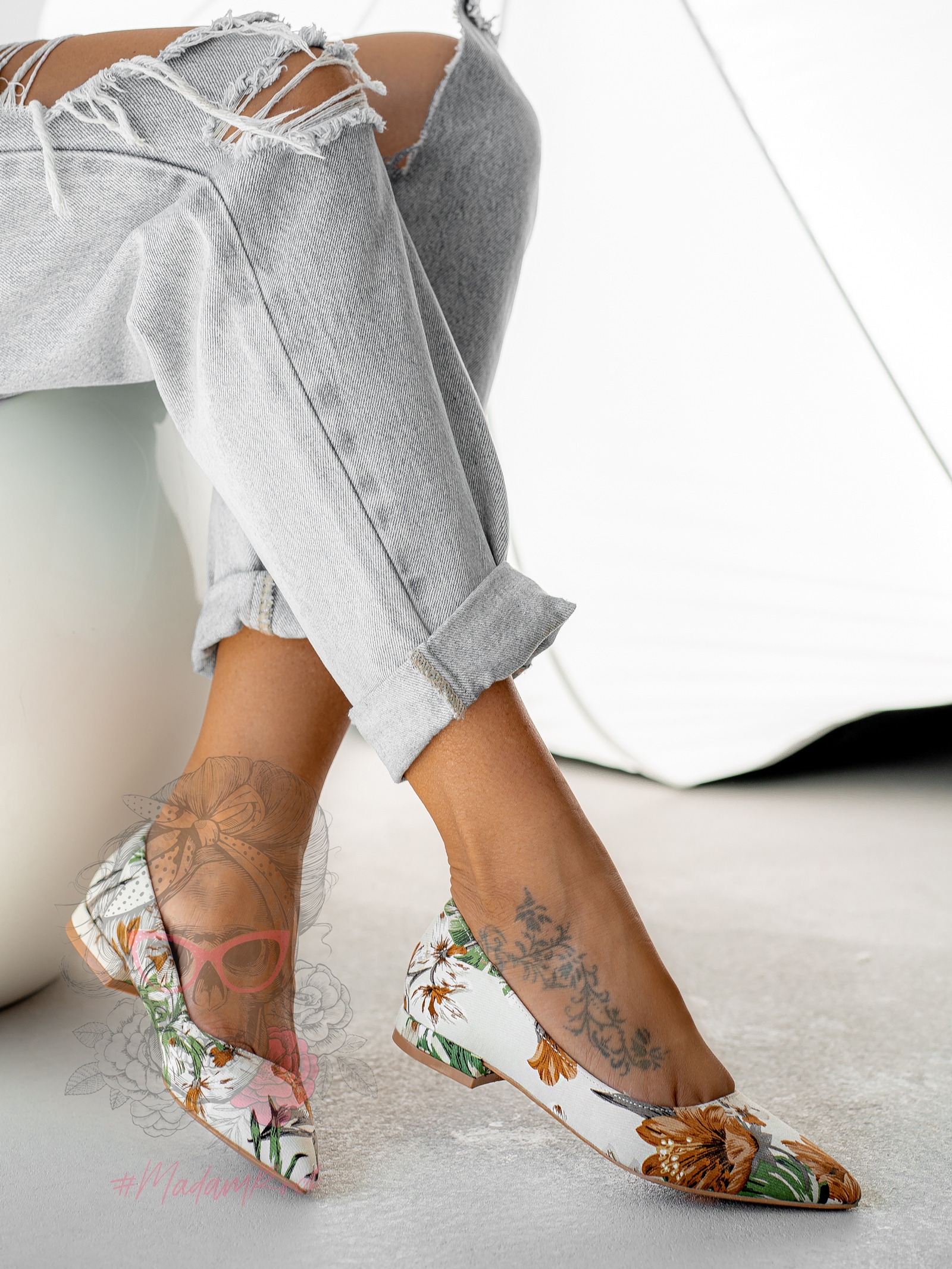 Balerinki na obcasie Madam Bukiets beżowe w kwiaty