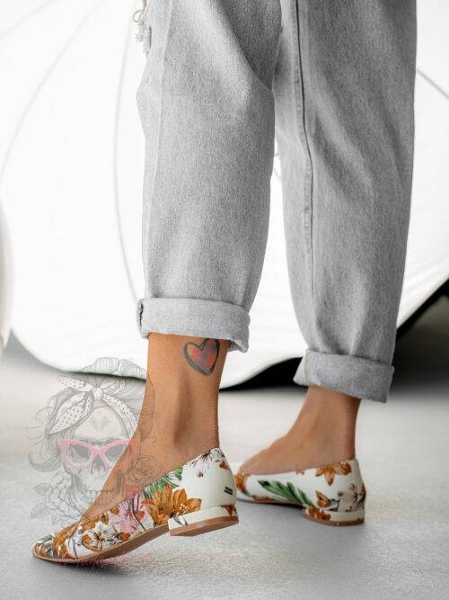 Balerinki na obcasie Madam Bukiets beżowe w kwiaty