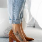 Czółenka na słupku Madam Notic karmelowe