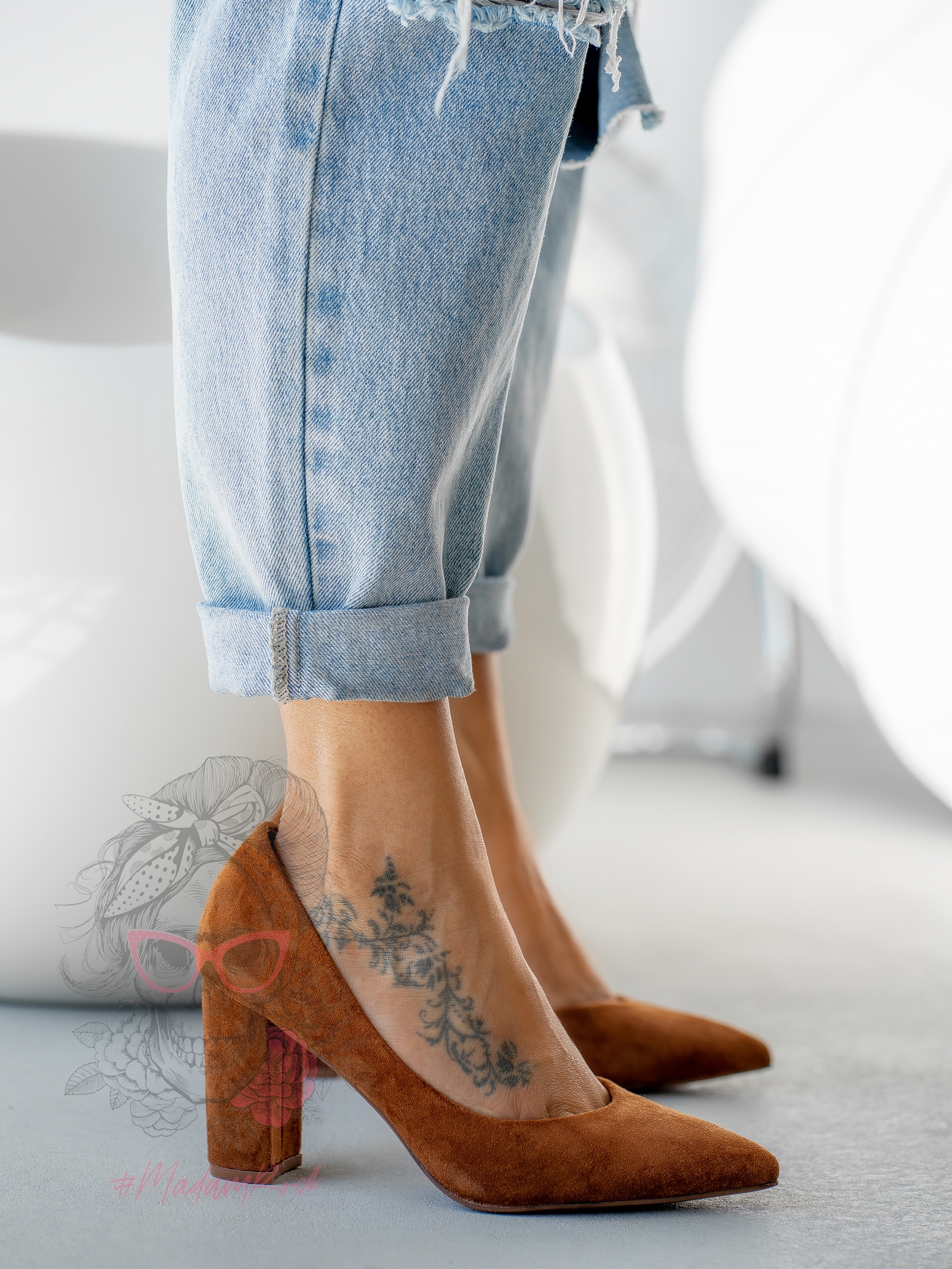 Czółenka na słupku Madam Notic karmelowe