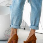 Czółenka na słupku Madam Notic karmelowe