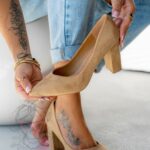 Czółenka na słupku Madam Notic beżowe