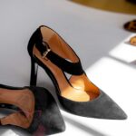 Czółenka zamszowe Lady Influ Czarne