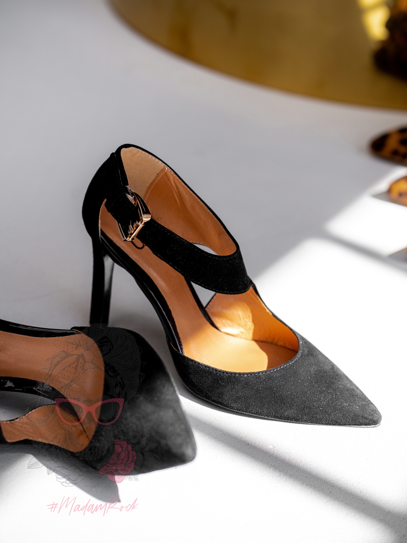 Czółenka zamszowe Lady Influ Czarne