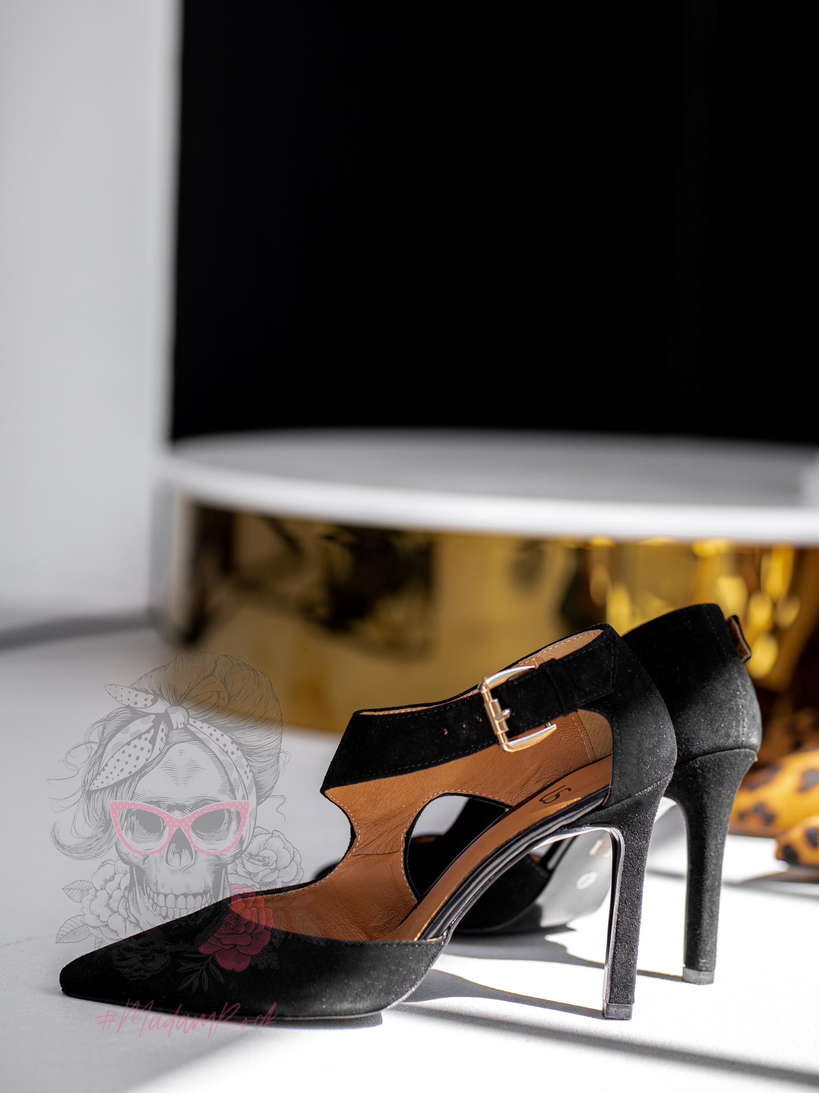 Czółenka zamszowe Lady Influ Czarne