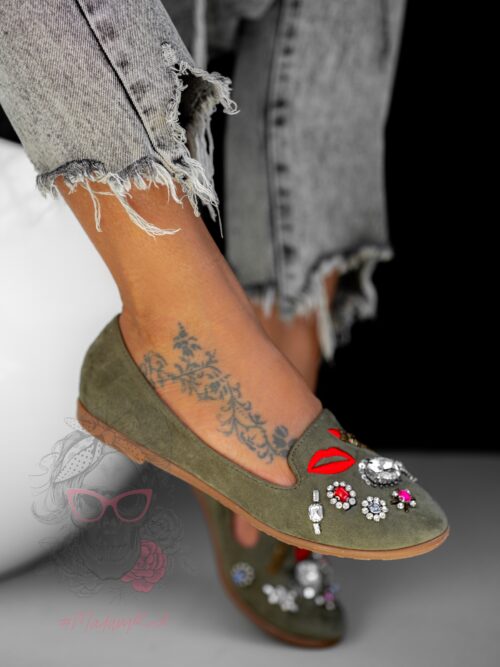 Mokasyny klasyczne z aplikacją Madam Lips khaki